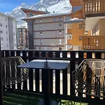 Location Lift Front Apartment