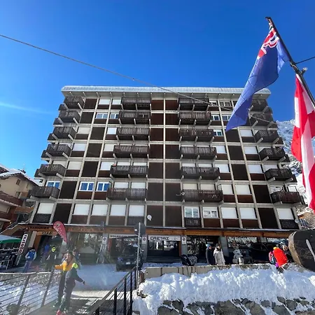 Apartment Location Lift Front *