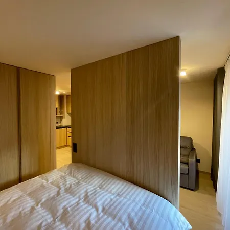 Location Lift Front Apartment *