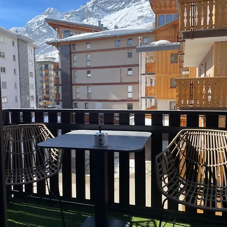 Location Lift Front Apartment
